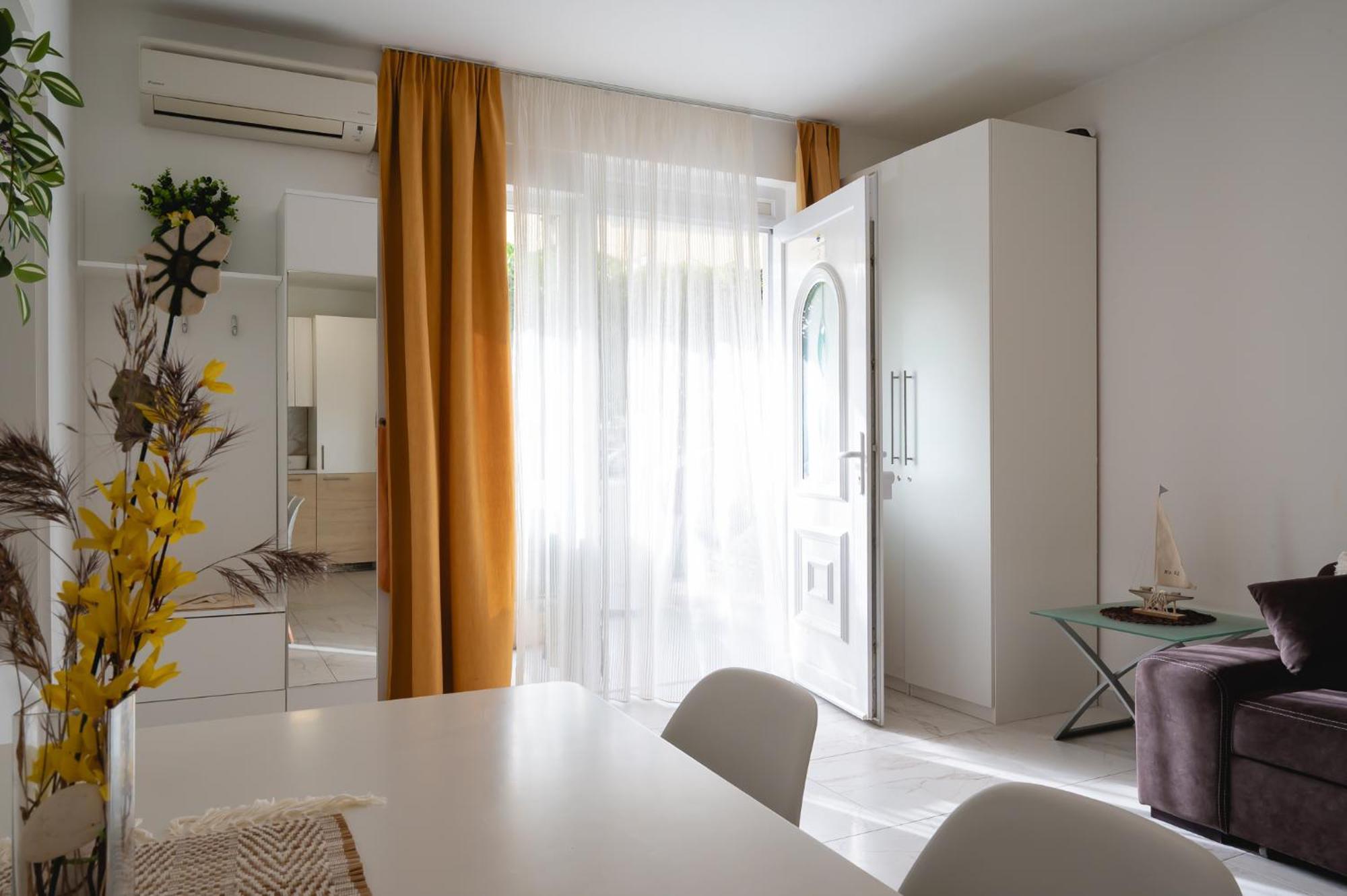 Locus Apartments Petrcane Luaran gambar