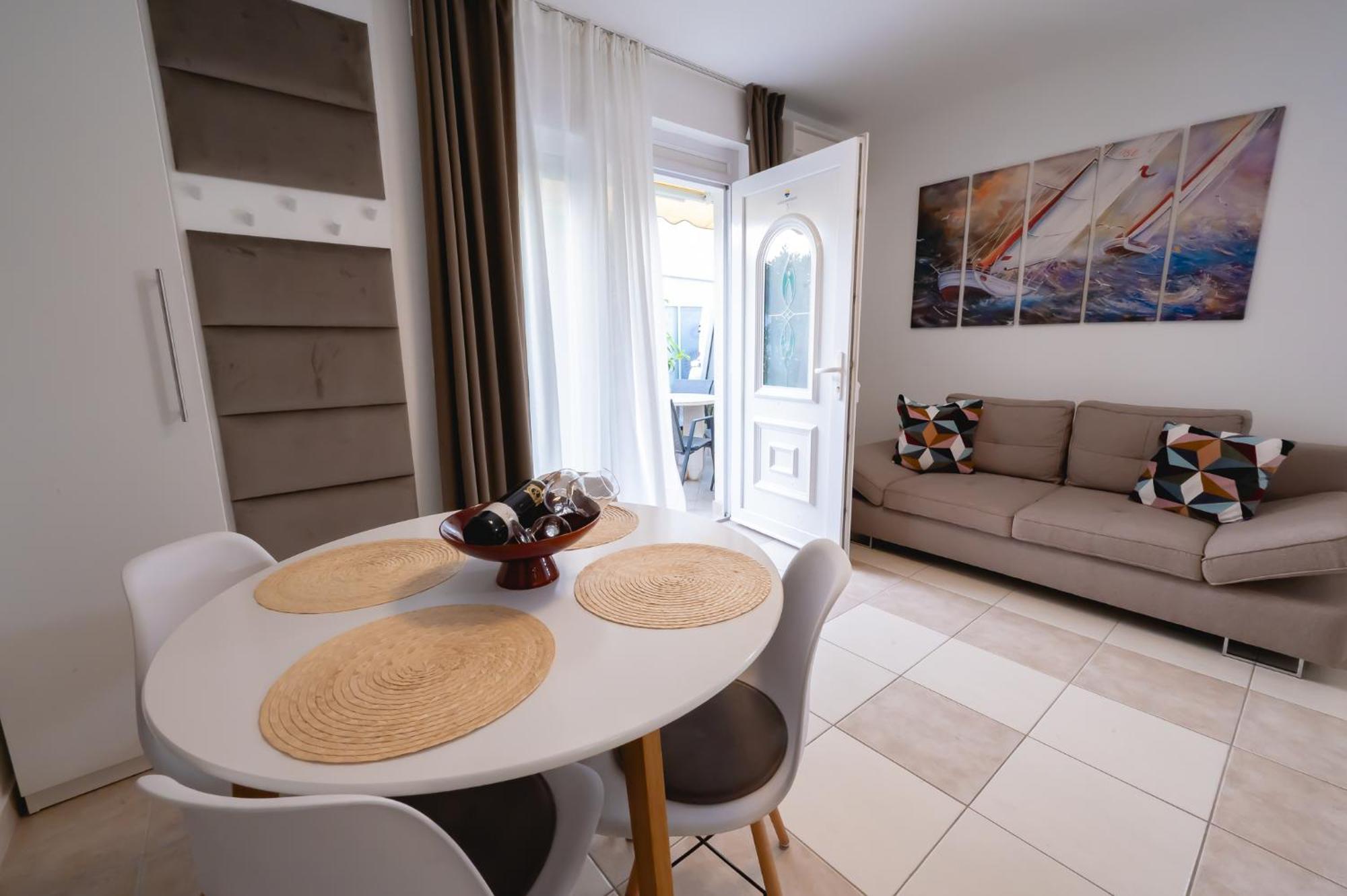 Locus Apartments Petrcane Luaran gambar