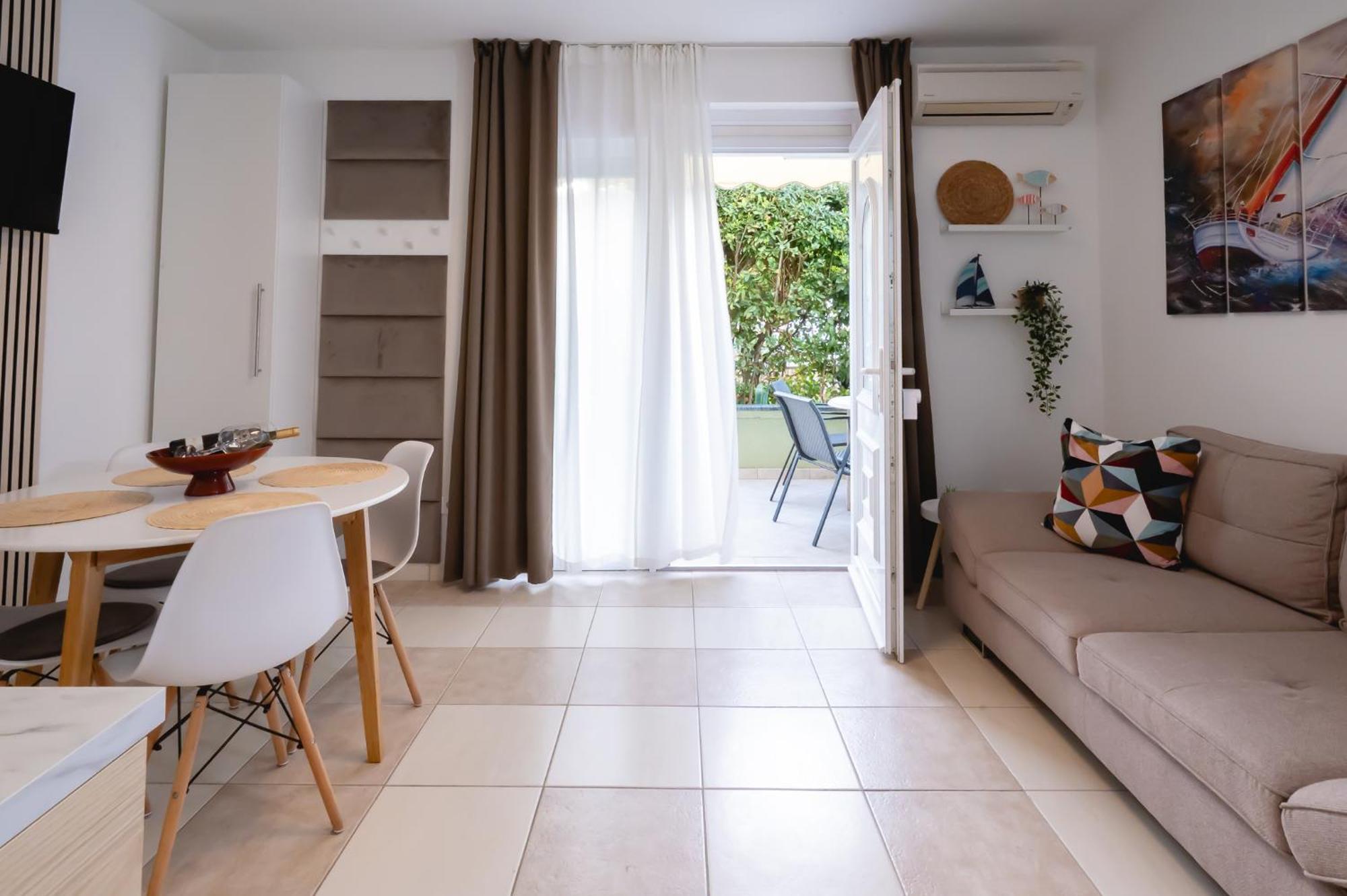 Locus Apartments Petrcane Luaran gambar