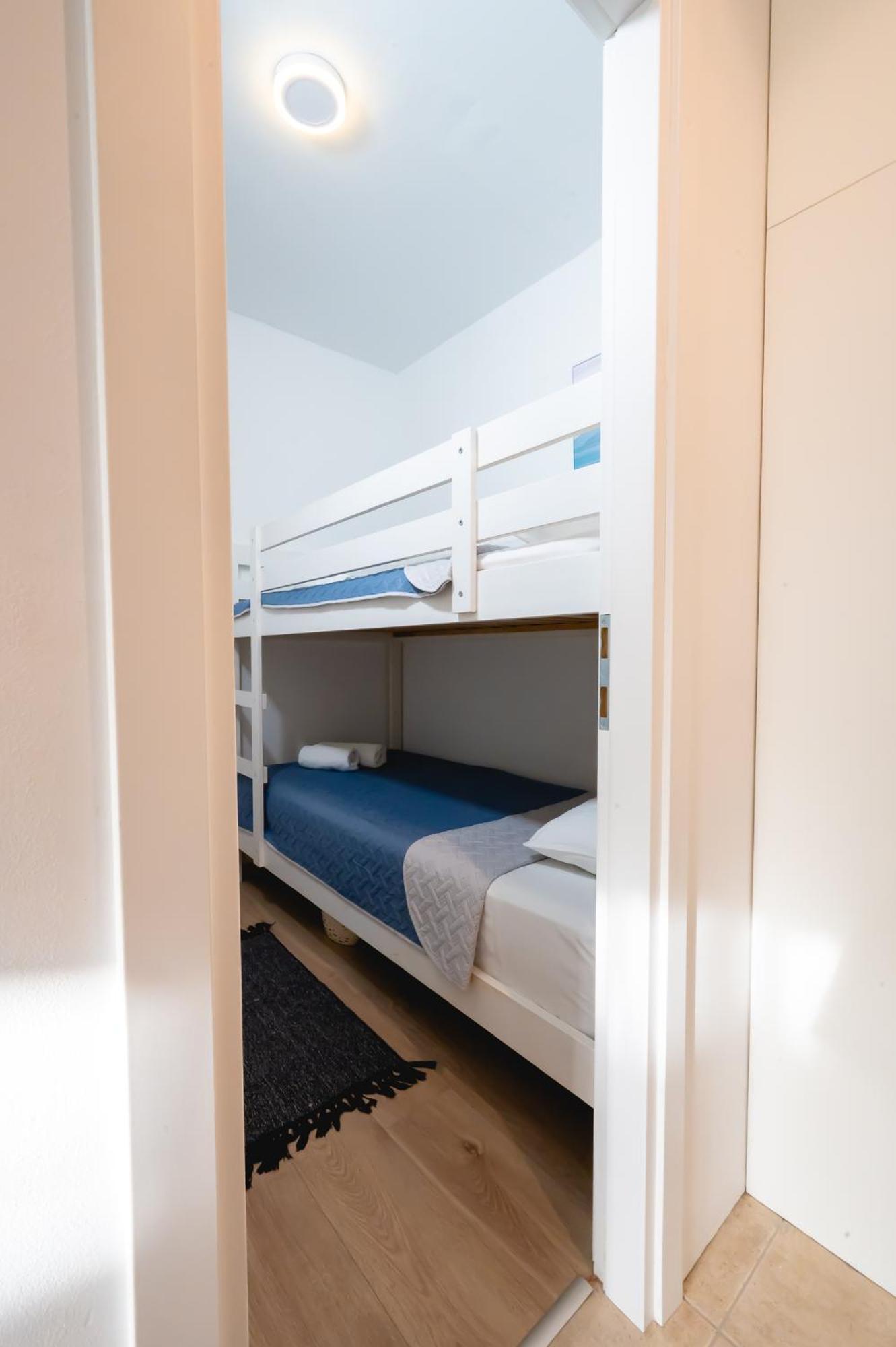 Locus Apartments Petrcane Luaran gambar