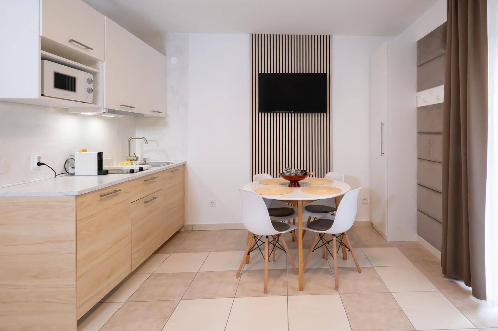 Locus Apartments Petrcane Luaran gambar