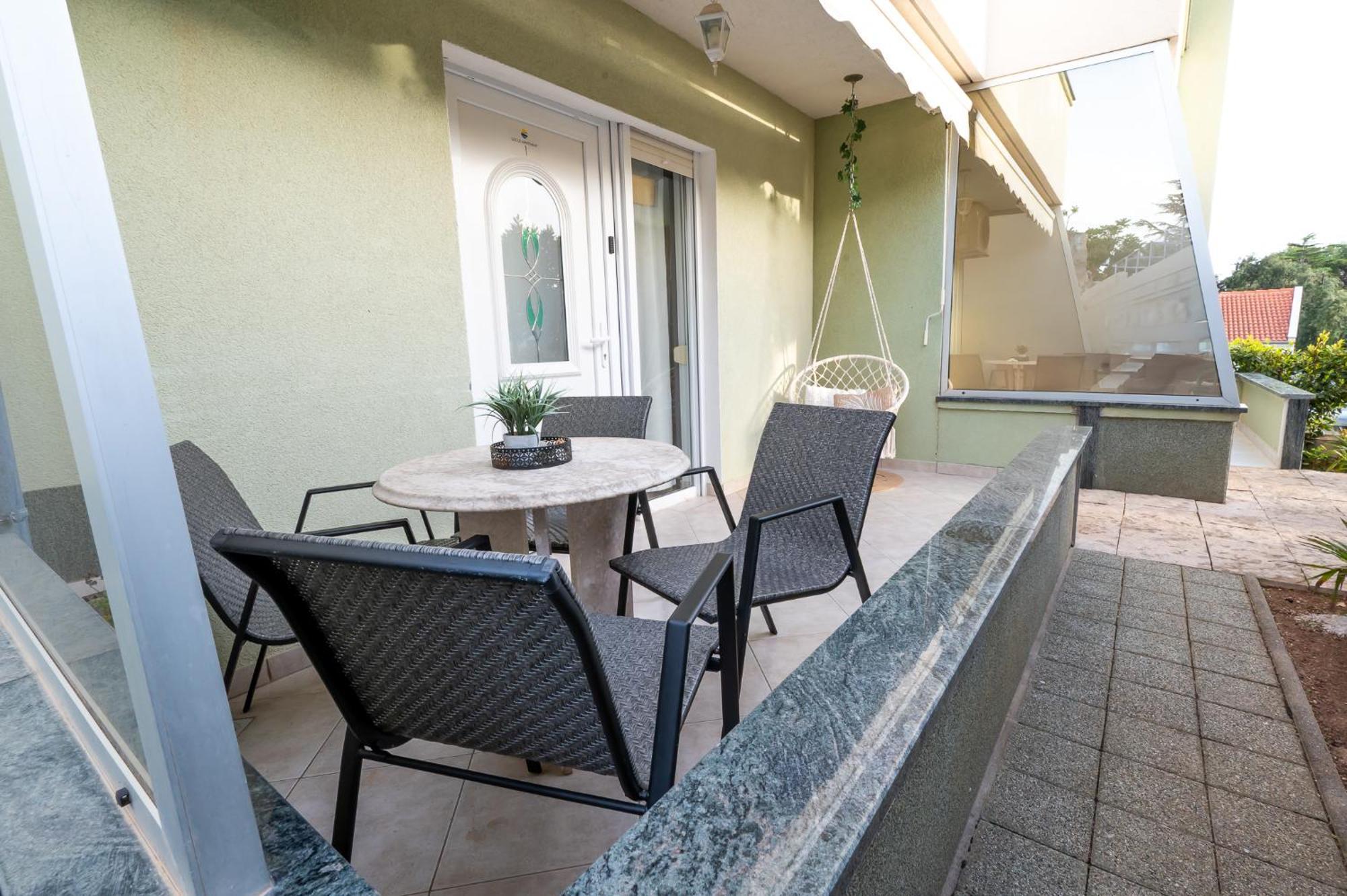 Locus Apartments Petrcane Luaran gambar